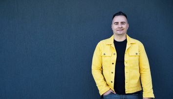 Rareș Năstase se declară fan înrăit al serialului „TĂTUȚU`” Ce spune jurnalistul PRO TV despre cel mai nou serial VOYO Original: „M-a prins teribil povestea...”