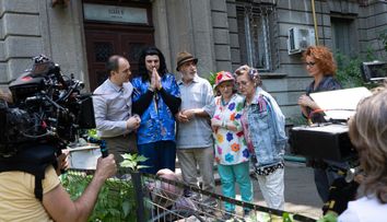 De la 21:30, problema locurilor de parcare se rezolvă într-un mod neașteptat, la Scara B, „într-un mediu organizat, controlat și, mai ales, monetizat!”