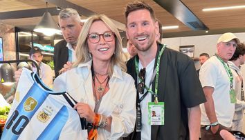 ”Cred că ești sigura femeie pe care Messi a atins-o într-o poză!” Anastasia Soare, cea mai bogată româncă de la Hollywood, moment memorabil cu Messi