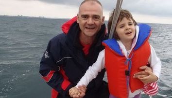 Catalin Radu Tanase a inscris-o pe Carina la cursuri de inot  FOTO