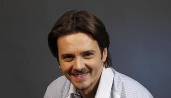 Mihai Petre: 