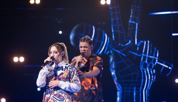 Confruntări Vocea României 2023. Iulia Cotuț și Marinică Burcea au ridicat publicul în picioare cu piesa ”Lovely”, dar unul singur a mers mai departe: „Bonusul meu sunt cei doi din față”