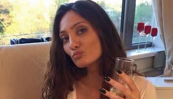 Claudia Pavel, imaginile care au incins atmosfera pe Facebook. A pozat NUD, iar fotografiile au ajuns pe internet