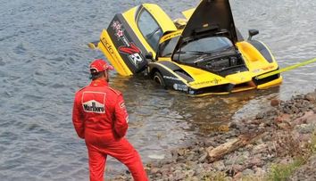 Un accident de de 1.5 milioane dolari! Vezi momentul cand un<span style=