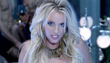 Britney Spears poarta corset romanesc in cel mai nou videoclip