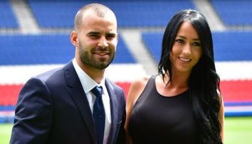 Relație cu năbădăi! Un fotbalist s-a certat cu iubita și apoi ea a vrut să dea cu mașina peste el