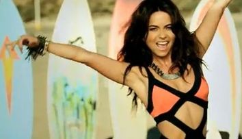 Inna, topless la piscina: 3 fotografii hot. Vezi aici noul ei videoclip 