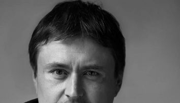 Regizorul Cristian Mungiu a spus povestea bunicii, care i-a marcat viața, într-o carte de excepție