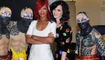 Katy Perry, petrecerea burlacitelor cu tort erotic, Rihanna, piscina si circ FOTO