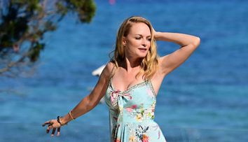 Heather Graham, o frumusețe atemporală! Actrița face furori în costum de baie, la 52 de ani