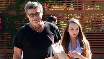 Par tata si fiica, dar relatia lor e mai intima de atat! Ce varsta are iubita actorului de 59 de ani din 