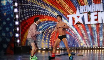 Ai ras cu lacrimi la numarul lor. Cine sunt cei doi tineri nebuni care au facut striptease in prima editie 