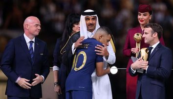 Cine e românca aflată pe scenă la ceremonia de premiere de la Campionatul Mondial de Fotbal din Qatar