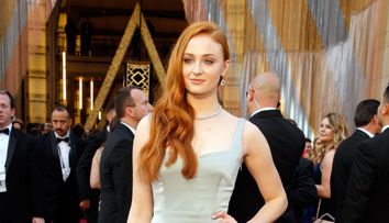 S-a transformat dintr-o adolescenta timida intr-o femeie adevarata. Sansa din Game of Thrones, seducatoare la Oscaruri
