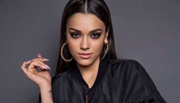 Karmen lanseaza single-ul “Shake It” cu videoclip oficial