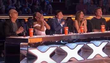 Moment șocant la America's Got Talent! O concurentă a fost scapată de la înalțime în timpul unui exercițiu la trapez