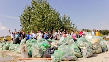 Peste 338 000 de voluntari au participat la Ziua de Curățenie Națională din cadrul proiectului Let's Do it Romania