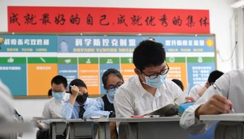 Cum merg copiii la școală în China. Imaginile care arată noul mod de conviețuire cu virusul