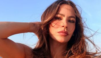 Sofia Vergara a împlinit 54 de ani și a pozat în costum de baie, iar fanii au rămas fără cuvinte: „A fost cea mai frumoasă aniversare din viața mea!”