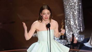 Oscar 2024. Emma Stone, în lacrimi după ce a câștigat statueta pentru cea mai bună actriță: ”Mi s-a stricat rochia!” VIDEO
