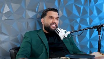 Tzancă Uraganu: „O palmă, două, un picior, mai dai la o femeie”. Manelistul a stârnit furie pe internet, după ce a recunoscut că își bate partenerele. Declarațiile care au isterizat România