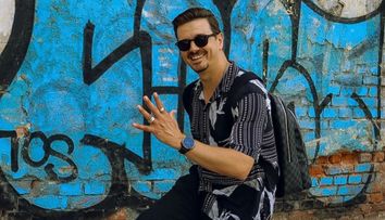 Mihai Petre și-a făcut emisiune pe YouTube, iar primul invitat este Andreea Esca