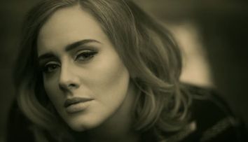 Adele, revenire spectaculoasa dupa 3 ani de absenta. Artista a lansat videoclipul piesei 