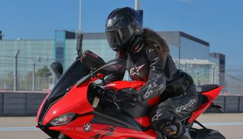 ”Cea mai frumoasă motociclistă din Rusia” a murit într-un accident teribil. Ce au găsit paramedicii la fața locului