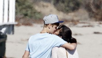 Justin Bieber si Selena Gomez au fost surprinsi sarutandu-se in Malibu! <span style=