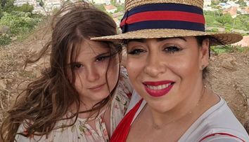 Fiica Oanei Roman câștigă proprii bani, la doar zece ani. Isabela a decis să își folosească economiile în scopuri caritabile: „I-am spus să fie mândră de numele și familia ei”