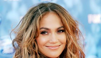 Kim Kardashian tocmai a fost detronata! Cum arata posteriorul lui Jennifer Lopez in cea mai stramta pereche de jeansi posibila