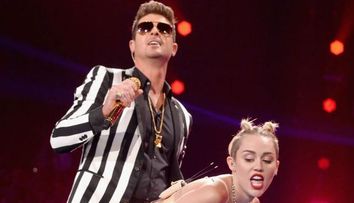 Miley Cyrus recidiveaza. In ce ipostaze jenante a fost surprinsa, la o saptamana dupa show-ul erotic de la MTV Video Music Awards