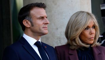 Ce a povestit o fostă colegă de clasă a lui Emmanuel Macron despre relația lui cu Brigitte. „Părinții i-au cerut să stea departe de fiul lor”
