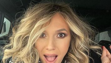 Adela Popescu: 