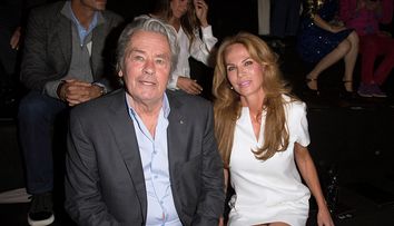 Cum arată Rosalie la aproape 60 de ani. Este singura femeie care l-a părăsit pe Alain Delon și cea care i-a dăruit doi copii, pe Anouchka Delon și pe Alain Fabien Delon
