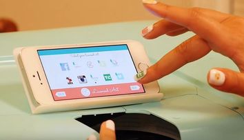 A vrut sa isi faca manichiura mai usor, asa ca a inventat un robot pentru asta. Vezi cum arata si cat costa masinaria