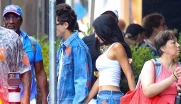Nu se mai ascund! Paparazzi i-au surprins la evenimentul momentului, în ținute asortate. Deși sunt împreună de trei ani, Kylie Jenner și Timothée Chalamet apar extrem de rar în public