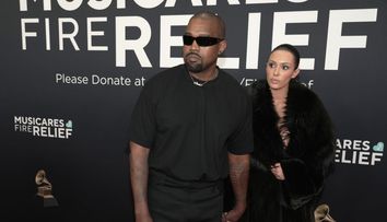 În sfârșit s-a aflat! Care este motivul real pentru care Bianca Censori nu vrea să divorțeze de Kanye West, nici după apariția scandaloasă de la Premiile Grammy: „Când vorbește cu familia, este hotărâtă să-l părăsească”