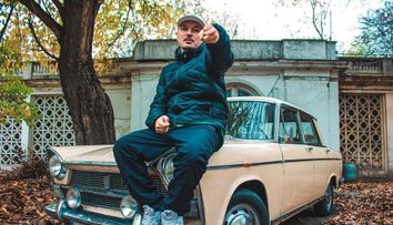 Puya, bombardat cu pantofi și adidași la un concert. Ce i-au cerut fanii din public