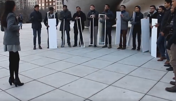 A fost oprita de un grup de barbati si ce a urmat este viral. Cand intorc oglinzile totul pare desprins din basme