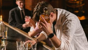 Tragedie în croazieră! Un bărbat a murit după ce a fost îmbătat cu 33 de shoturi și agresat de echipaj: „I-au dat cu spray cu piper, l-a pus la pământ și l-au înțepat”