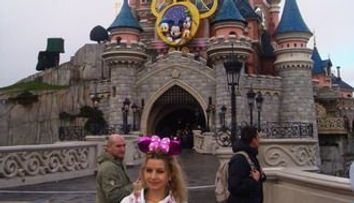Monica Dascalu s-a intors de la Disneyland cu Wall-E si Eve