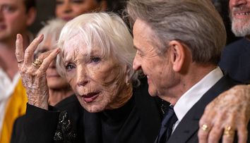 Viață luxoasă, dar singurătate apăsătoare. O celebră actriță de la Hollywood își sărbătorește ziua de naștere alături de un angajat. Nu se înțelege cu singura sa fiică