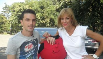 Roxana Ciuhulescu a jucat ping-pong cu Marius Bilasco de la Steaua pe capota masinii