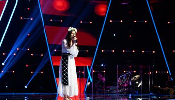 Vocea României 2025, 26 septembrie. Denisa Puițău a convins-o pe Irina Rimes să îi blocheze pe Theo Rose și Horia Brenciu. Antrenorii și-au folosit toate armele pentru a o câștiga în propria echipă: „Mă doare stomacul după cum ai cântat”