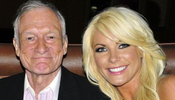 O mai știi pe Crystal Hefner? Văduva fondatorului Playboy este astăzi o cu totul altă persoană! S-a căsătorit în mare secret cu un om de afaceri celebru și duce o viață liniștită! Cum arată acum vedeta