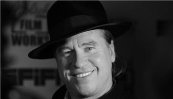 Ce avere avea Val Kilmer la momentul morții sale. Doar pentru rolul din „Batman Forever” a încasat 7 milioane de dolari în urmă cu 30 de ani