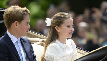 La doar 11 ani, îi fură deja lumina reflectoarelor lui Kate Middleton. Apariția prințesei Charlotte a cucerit internetul