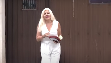 Elena Udrea, cu tatuajul la vedere, la ieșirea din penitenciar. Ce scrie pe clavicula ei. Detaliul pe care toată lumea l-a observat