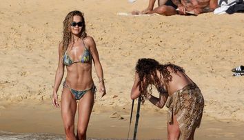 Corpul care nu are nevoie de niciun filtru! Rita Ora, imaginea perfecțiunii în costum de baie